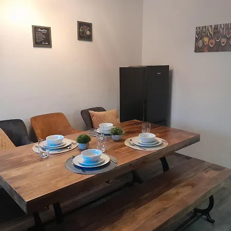 Wohlfuehlapartment - 3 Schlafzimmer - Dachterrasse - Kostenlos Parken Appartamento *