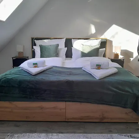 Wohlfuehlapartment - 3 Schlafzimmer - Dachterrasse - Kostenlos Parken Apartamento Eisenach